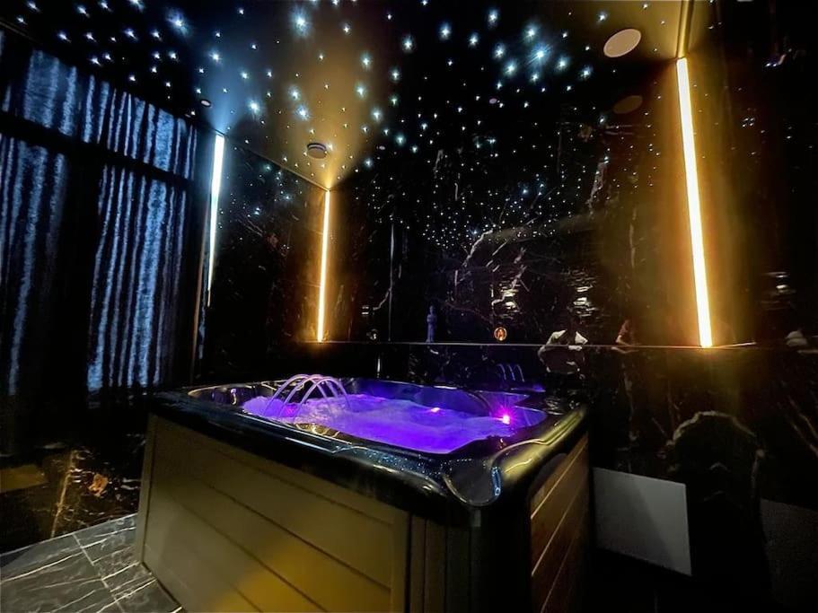 Ferienhaus Prive Avec Jacuzzi De Gamme ! Pres De L'aeroport De *