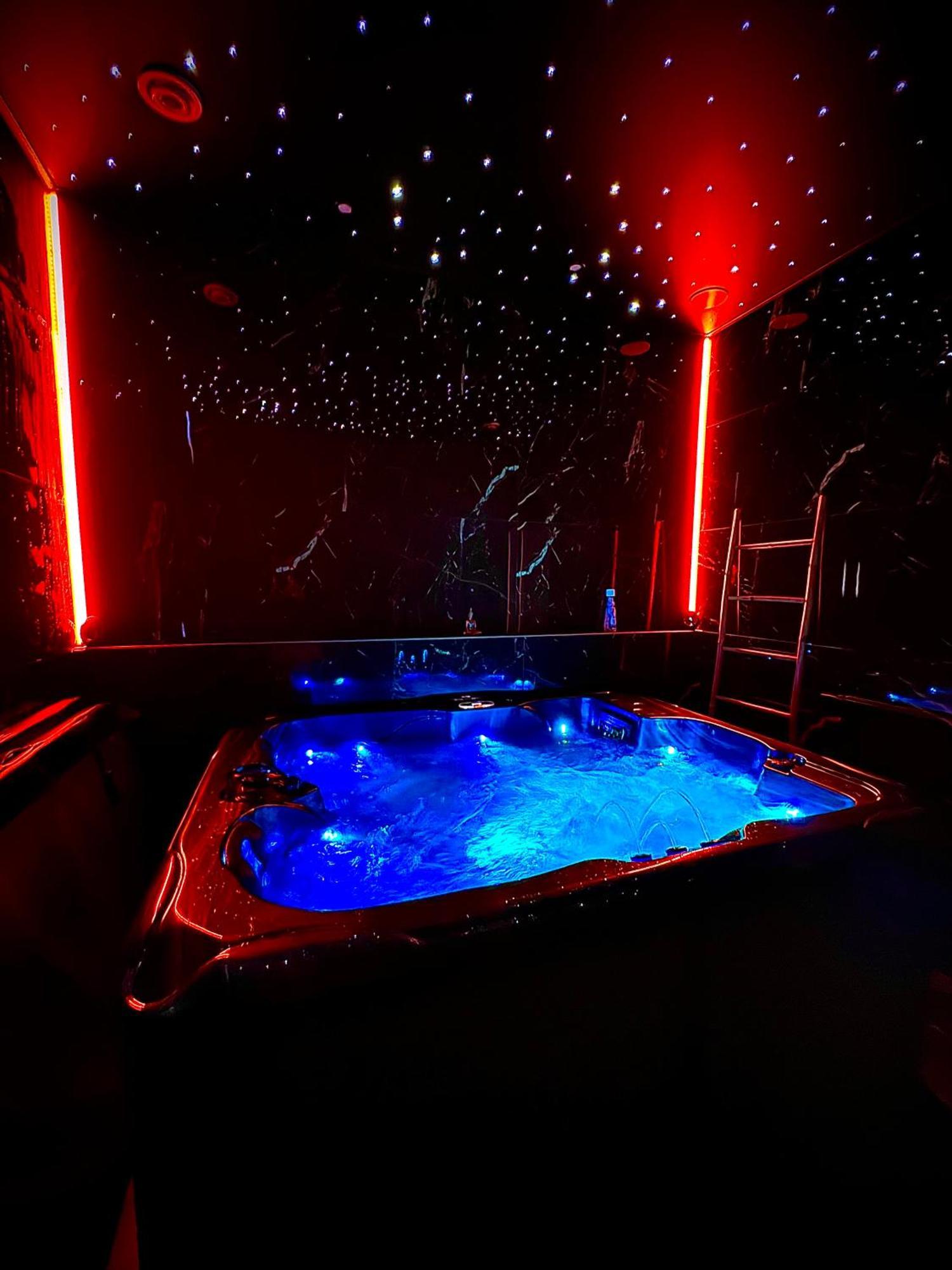Prive Avec Jacuzzi De Gamme ! Pres De L'aeroport De Charleroi