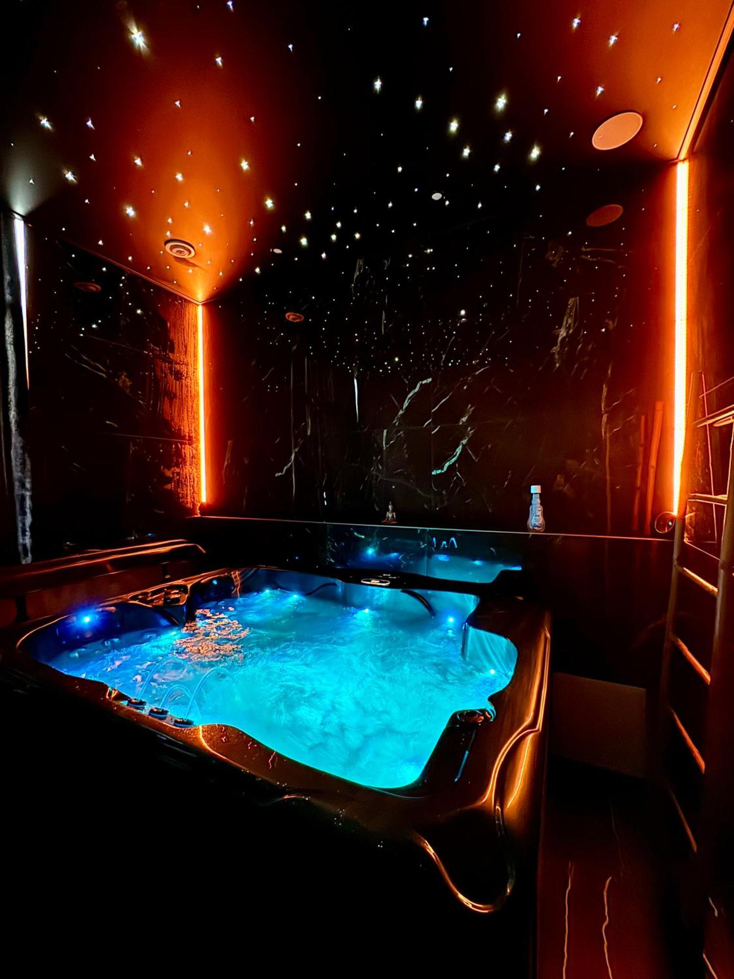 Prive Avec Jacuzzi De Gamme ! Pres De L'aeroport De Charleroi